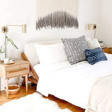 If you have a small bedroom, here's how to make your room feel larger and full of good vibes according to a feng shui expert. 9 Feng Shui Small Bedroom Ideas To Maximize Space