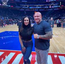 Kendra with her husband. Lucky mofo : rKendraLust