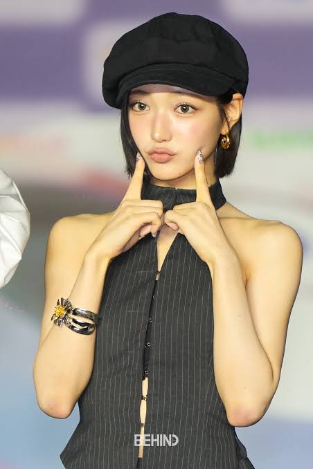 포토] 키키 지유, 시크함 속 러블리 가득 < PHOTO < 연예 < 기사본문 - 비하인드