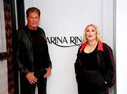 Hayley hasselhoff has become the first ever 'curve model' to cover 'playboy' and revealed her father david hasselhoff has been fully 'supportive' of her career. 7gx3nvurm7vuxm