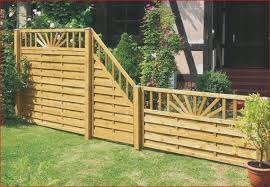 Der gartenzaun grenzt die öffentlichkeit von dem privaten bereich aus. 44 Luxus Gartenzaun Mit Sichtschutz Ideen Wooden House Decoration Outdoor Structures Outdoor Decor
