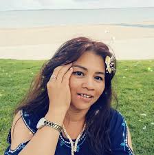 This lady is demanding a refund because her apple juice 'isn't sweet  enough' 😐 Additional clip via ViralHog