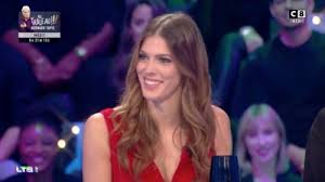 Comme souvent, l'humoriste laurent baffie était présent et ne s'est pas privé de l'occasion qui lui était offerte de faire des plaisanteries graveleuses. Slt Laurent Baffie Souleve La Robe De Nolwenn Leroy Le Csa Saisi Sur Buzz Insolite Et Culture