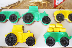 Weitere ideen zu traktor kuchen, traktor, traktor torte. Sweet Table Mit Bauernhof Motto Baby Belly Party Blog