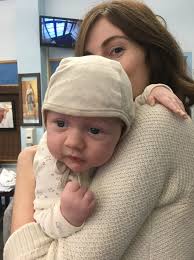 Mark Minsky and wife visit with Linda Hoback. Photo by Gil Moya.