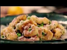 Gordon Ramsay Homemade Gnocchi Yumm I Got To Try This Especially After Finding Out Gnocchi Gnocchi Recipes Homemade Gordon Ramsey Recipes Homemade Gnocchi
