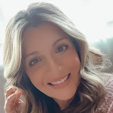 Jennifer Eckhoff's Instagram, Twitter & Facebook