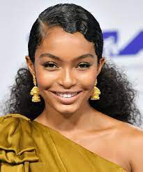 The Best Party Hairstyles To Wear This Holiday Season Hair Styles Curly Hair Styles Naturally Curly Hair Styles
