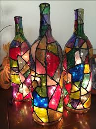 42 Upcycling Ideen Fur Diy Lampen Aus Glasflaschen Weinflasche Kunst Glasmalerei Designs Beleuchtete Weinflasche