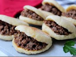 Les galettes doivent avoir une épaisseur d'environ un centimètre et le diamètre doit correspondre à la taille des rouleaux comment faire fondre le fromage en douceur. Les Meilleures Recettes De Sandwich Et Viande Hachee