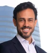 Verônica Hoe Lopes (She/Her)