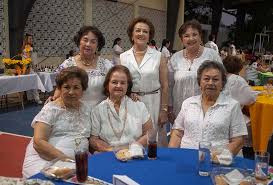 Lupita Semerena de Rodríguez, Beatriz Lavalle Ortega y Estela María Pasos  Millet (sentadas); Sonia Martínez Gamboa, Magda Suárez Sosa y María  Cristina Palma Ruiz (de pie)