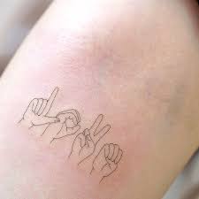 Sign Language Love 약속대로 보정된 사진도 몇 장 알알타투 수화타투 손타투 Tattoo Smalltattoo Linetattoo 미니타투 일러스트타투 타투 Tiny Tattoos Tiny Tattoos For Girls Small Tattoos
