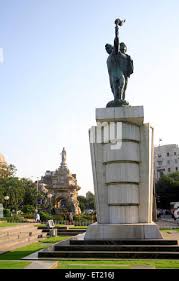 Statue of Hutatma Chowk, A statue of a ...