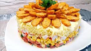 салаты из крабовых палочек рецепты с фото простые и вкусные Originalnyj Salat Korrida S Krabovymi Palochkami Delikatesy Vkusnyashki Eda Dlya Vecherinki