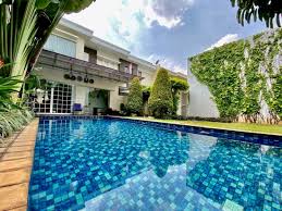 Apalah artinya gambar rumah mewah tanpa kolam renang berukuran besar, terlebih lagi bagi kamu yang menyukai pool party. Dijual Rumah Mewah Dalam Cluster Plus Kolam Renang Dan Taman Asri Di Duren Tiga Duren Ngiklanlaku