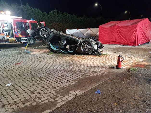 Wim (37) en Joyce (36) overleden na ongeval op terugweg van trouwfeest. Ze  laten twee dochters achter: “Voor hen was maar één ding belangrijk en dat  waren de kinderen” | Regio | HLN.be
