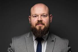 Advisers ready for AI but urge caution over risks