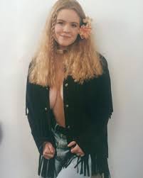 Carrie Keagan Cleavage Photos