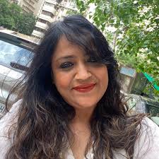 DAIS Alumni Suhani Jalota receives the Queens Young Leaders award 🥇 for  her work with women in Mumbai by her NGO Myna Mahila foundation which is a  network of female entrepreneurs who