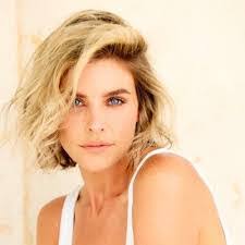 Alana Hurst's Instagram, Twitter & Facebook