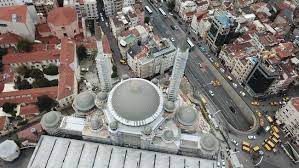 Taksim meydanı'nda bir yıl önce temeli atılan camide kaba inşaatın yüzde 80'i tamamlandı. Taksim Camii Son Durum Fotografi Havadan Goruntulendi Taksim Camii Ne Zaman Acilacak