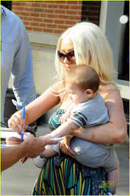 Christina Aguilera Baby Max S Day Out Photo 1385811 Celebrity Babies Christina Aguilera Jordan Bratman Max Bratman Pictures Just Jared
