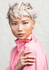 Soy calvo pero por la parte trasera (nuca) y laterales si que tengo cabello. Los 10 Mejores Cortes De Pelo Corto Para Mujer Que Puedes Llevar En 2021