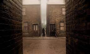 Stuart Craig Initially Considered Shooting On Location To Recreate Spinner 39 S End An Old English Mill Town H Snape House Harry Potter Wiki Wizarding World