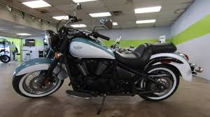 The classic model comes with rider floorboards with. 2020 Kawasaki Vulcan 900 Classic Walkaround Top Speed Specs Review Youtube
