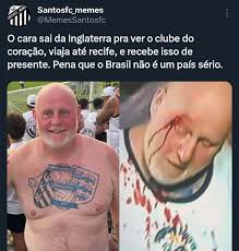O ilustre torcedor inglês do @santosfc e do @bcfc vem pro Brasil ver o  peixão e passa por isso.. @simmo1875