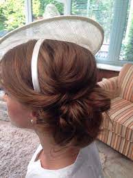 Best Mother Of The Bride Hairstyles Wearing A Hat Or Fascinator Bride Fascina Bride Fasc Fascinator Hairstyles Mother Of The Bride Hair Bride Hairstyles