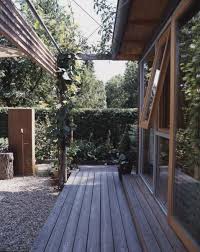 Mini Grundstuck Starterhaus Aus Holz In Omas Garten Das Haus Haus Haus Ideen Wintergarten Holz