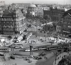 Installation von thomas mayfried wird an geburtsort von richard strauss in zukunft wird eine schriftinstallation an der rückwärtigen fassade des joseph pschorr hauses zum. Potsdamer Platz With Haus Vaterland Berlin 1930 Immigrant Entreprenuership