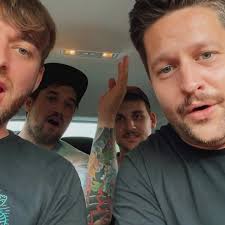 🎥 RUSSENHOCKE zum abhocken und angucken morgen bei #youtube! Den Track  gibt es jetzt schon überall zu hören😍😍😍 Link in Bio⬆️⬆️⬆️  #captaindisko...