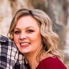 Danielle Moffatt's Instagram, Twitter & Facebook