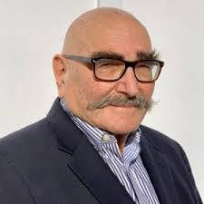 Robert Alan's Instagram, Twitter & Facebook