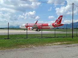 Walau dalam film battleship (2012), uss sampson luluh lantak oleh serangan alien, namun dalam pencarian korban kecelakaan kapal terbang air asia, kapal perang destroyer berbobot 9.200 ton ini mendapat sorotan berkat kesuksesannya dalam misi pencarian ini. Langkawi Viral Pendaratan Sulung Pesawat Air Asia Dari Facebook