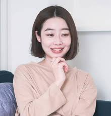 Menggunakan potongan rambut klasik dan bersih akan menambah karisma pemilik wajah kotak ini. 15 Tren Gaya Rambut A La Perempuan Korea Untuk 2021