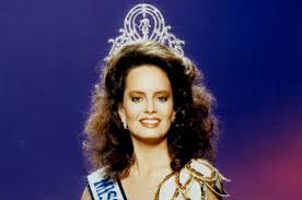 Cecilia bolocco (born cecilia carolina bolocco fonck on may 19, 1965) is a chilean actress, tv host and beauty queen who was crowned miss universo chile 1987 and miss universe 1987. En 1987 La Revista Paula Publicaba Una Edicion Especial Dedicado A Cecilia Bolocco Como Miss Universo Infogate