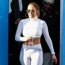 Η μάγια θα εγκαταλείψει το κατάστημά της στο κουίνς και θα βρεθεί στην. To Kolan Ths Tzenifer Lopez Anapse Fwties Fwto Aek365