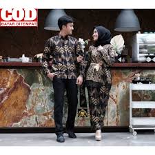 Malah model lain seperti gaun, kaftan, hingga abaya lagi populer. Baju Kebaya Modern Baju Couple Kebaya Baju Kondangan Baju Tunangan Couple Baju Batik Shopee Indonesia