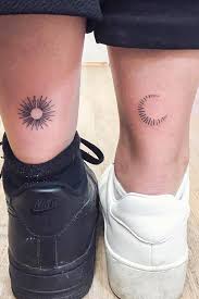 Siblings, roommates, and pretty much anyone who doesn't want to forget. Symbolic And Meaningful Couple Tattoos To Strengthen The Bond