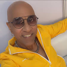 Vineet Desai's Instagram, Twitter & Facebook