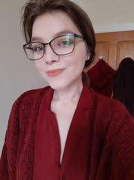 I really should wear my glasses more than I do but I constantly get told  they look like porn glasses😅 : rGirlswithGlasses