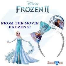 Some fans have claimed that if queen elsa did not have ice powers, she would naturally be a brunette like her mother. Madchenkostume Approx 28cm Disney S Frozen 2 Children S Elsa White Hair Extension Bobble Kleidung Accessoires Bailek Com