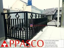 Selain dijadikan sebagai pengaman, railing juga digunakan untuk menampilkan dekorasi sebuah rumah. Pin Di Desain Balkon