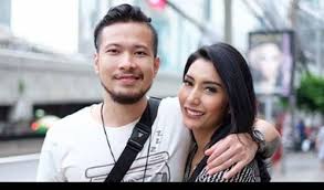 Setelah empat tahun hidup bersama, tyas dan raiden akhirnya memilih jalan untuk berpisah. Iy3r9zuwc Jrvm