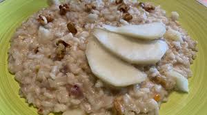 Risotto pere e noci è l'ultima ricetta della settimana e del mese di cotto e mangiato. Risotto Pere E Noci Piatto Goloso E Raffinato Password Magazine