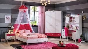 Yıllardır başarıdan ve tasarımdan ödün vermeyen çilek markası bu sezona da kız çocukları için hazırlanmış olan mobilya modellerinde yine öne çıkan detaylar oldukça vurucu ve şık detaylar. Cilek Cocuk Odalari Takimlari Ve Urun Fiyatlari 2020